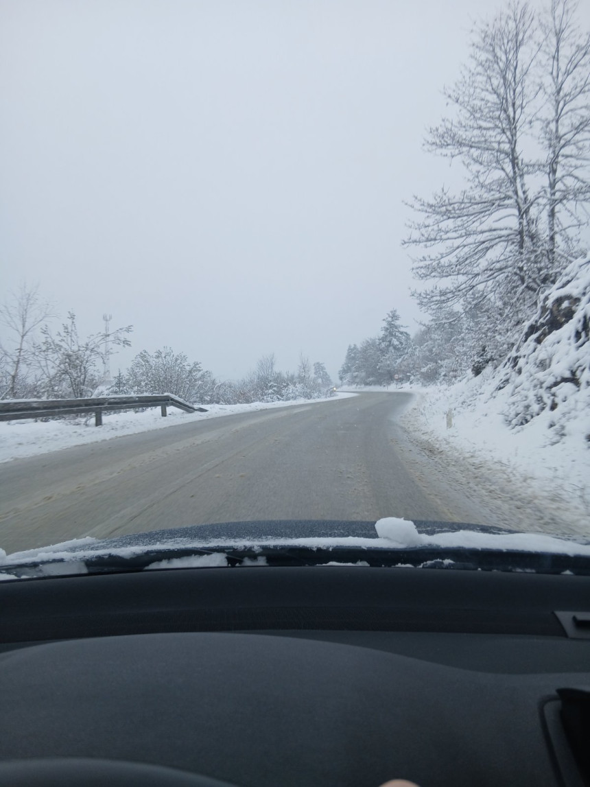 Више општина без струје, блокада за теретна возила