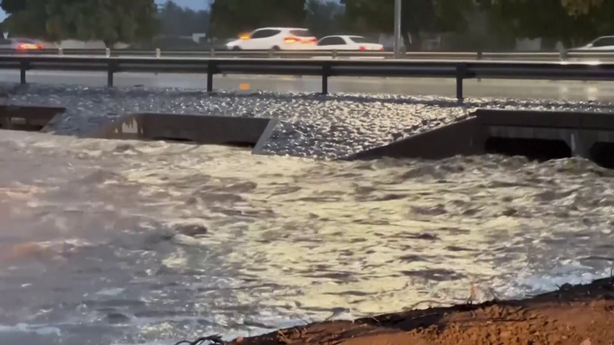 Број жртава поплава порастао на десет, евакуисано 533