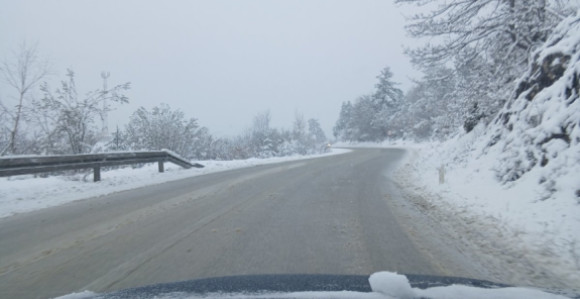 Više opština bez struje, blokada za teretna vozila