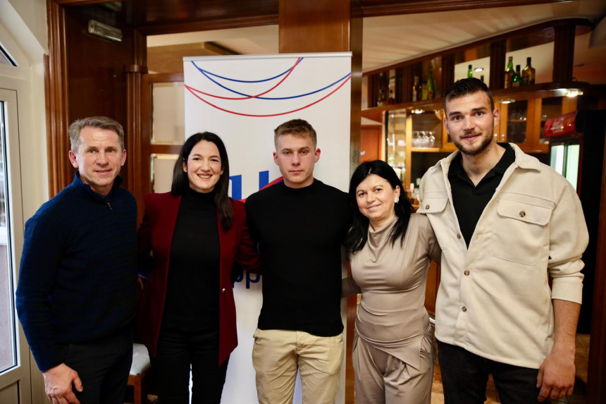 Тривићева поносна: Народни фронт расте и јача