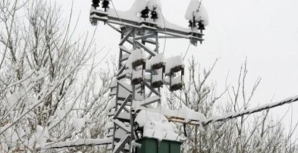 Електрокрајина: Кварови на далеководима због снијега