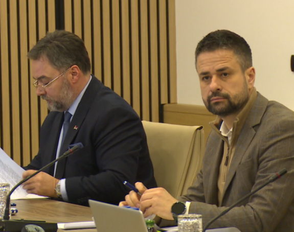 Odgovor opozicije SNSD: Prvo vratite oteto, pa pričajte o moralu (VIDEO)