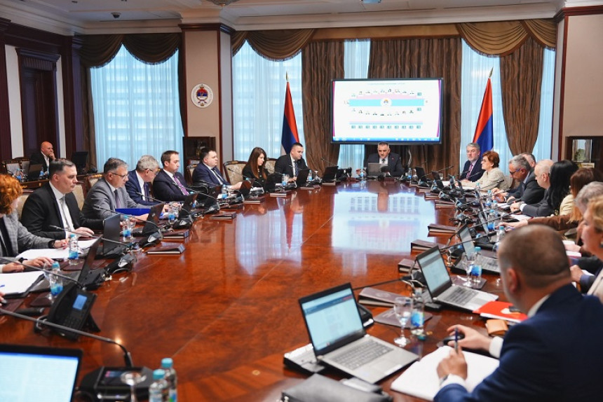 Како Минићева Влада манипулише својим грађанима