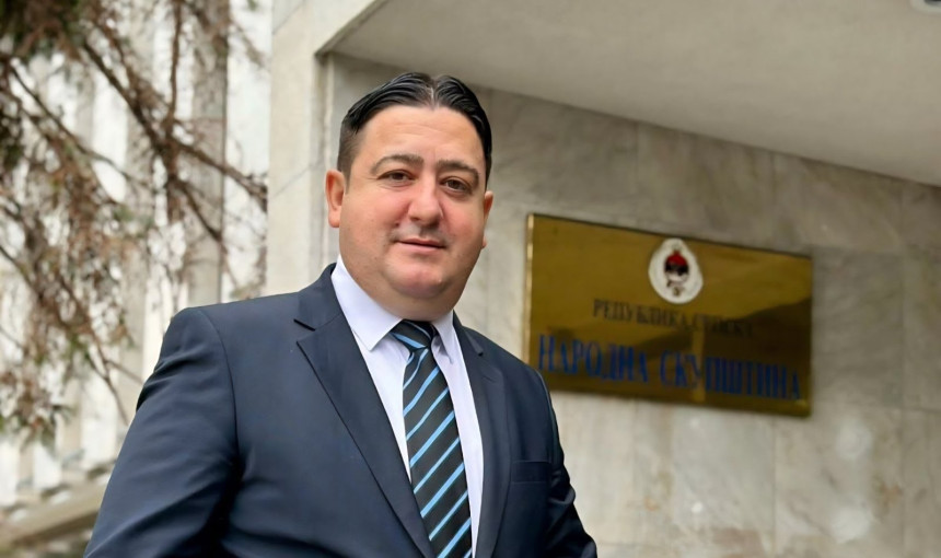 Срамна логика СНСД-а: Ко нас хљебом, ми њега каменом!