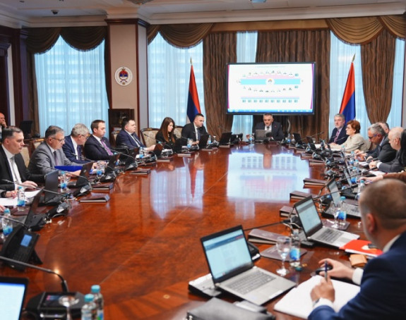 Nisu sebe zaboravili: Premijeru i ministrima povišica od pet odsto