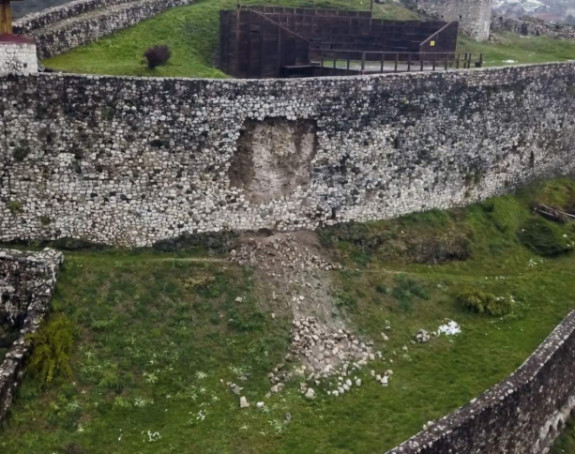 Добој: Критично стање тврђаве, бедеми попуштају (ФОТО)
