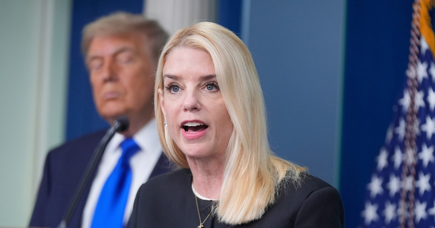 Tramp smijenio državnu tužiteljku Pem Bondi