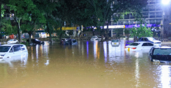 Урушио се мост на путу, поплаве у више региона у Италији