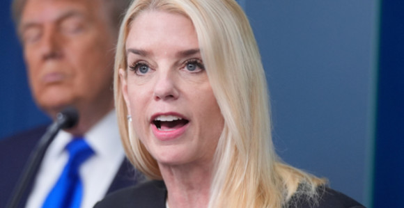 Tramp smijenio državnu tužiteljku Pem Bondi
