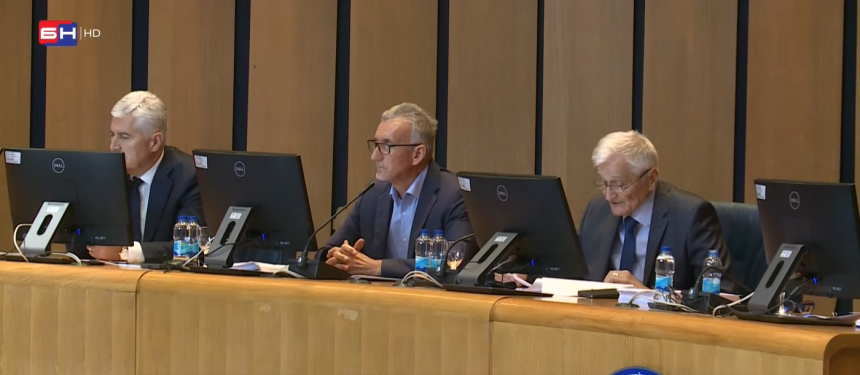 Делегати уживају у привилегијама, а грађани плаћају цијену блокада СНСД - ХДЗ