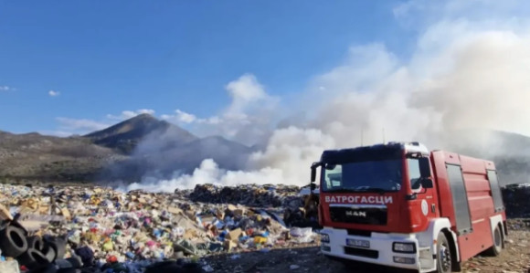 Požar na deponiji uz magistralni put Trebinje-Herceg Novi