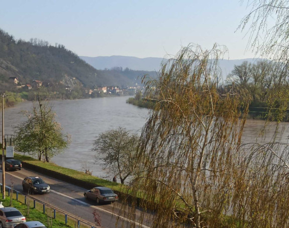 Расте водостај Дрине у Зворнику, затворен паркинг