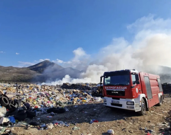 Požar na deponiji uz magistralni put Trebinje-Herceg Novi