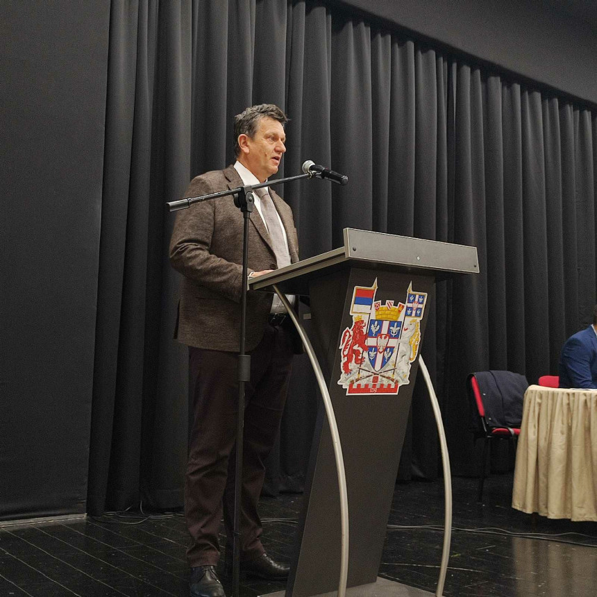 Младим људима треба оптимизам, а зрелим и старијим сигурност