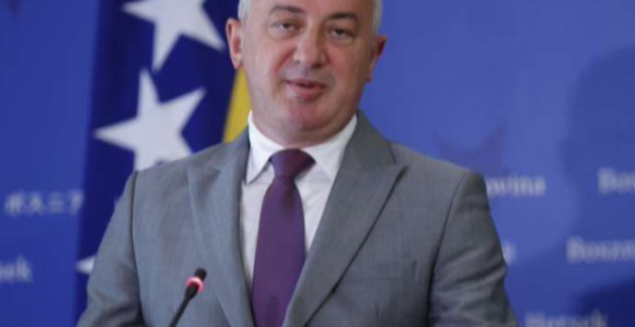 Док тужиоци "спавају", комисија открива нове афере