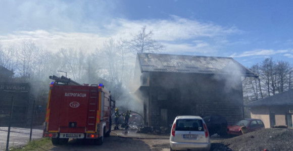 Izbio požar u radnji u Istočnom Novom Sarajevu (VIDEO)