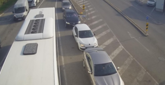 Pojačana frekvencija vozila na graničnom prelazu Gradina