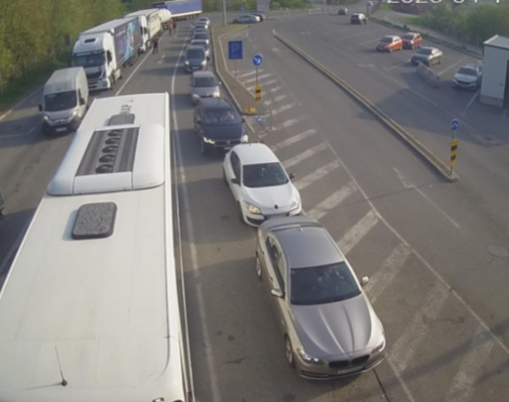 Pojačana frekvencija vozila na graničnom prelazu Gradina