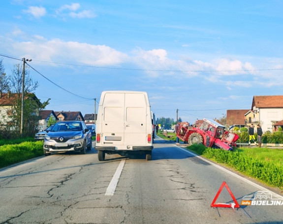Povrijeđen vozač u udesu vozila i traktora u Bijeljini