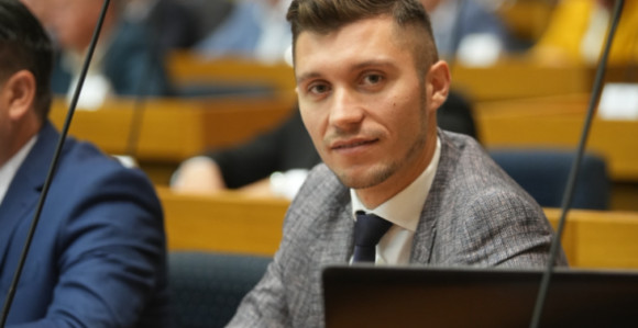 Влада подилази фирмама и уништава домаћу производњу