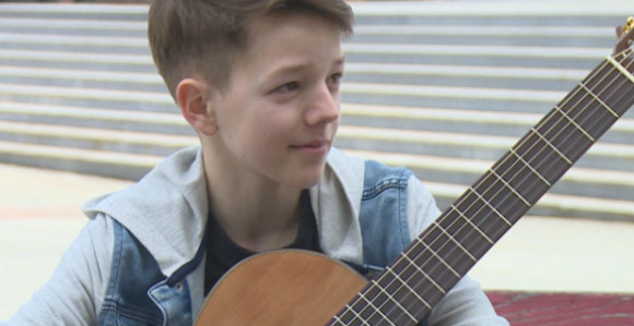 Млади гитариста Огњен Мојовић ниже награде на такмичењима