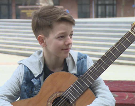 Mladi gitarista Ognjen Mojović niže nagrade na takmičenjima