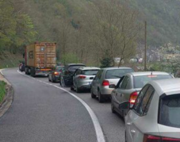 Potpuno blokiran saobraćaj na ulazu u Banjaluku