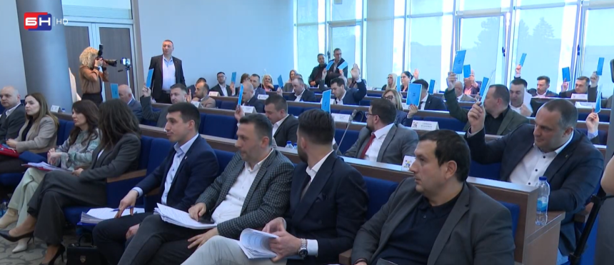 Сукоб СНСД-оваца у Бијељини: Шамарају једни друге?!