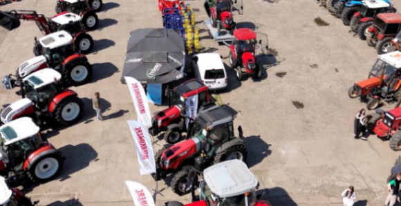 Седма тракторијада у Шамцу окупила бројне излагаче