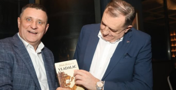 Владо Ђајић оснива странку и окреће леђа Додику