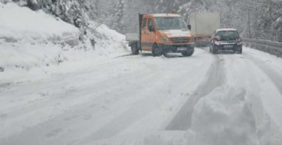 Snijeg napravio probleme na putu od Pala do Jahorine