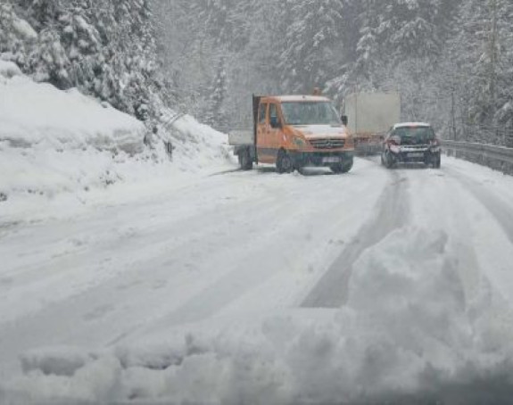 Snijeg napravio probleme na putu od Pala do Jahorine