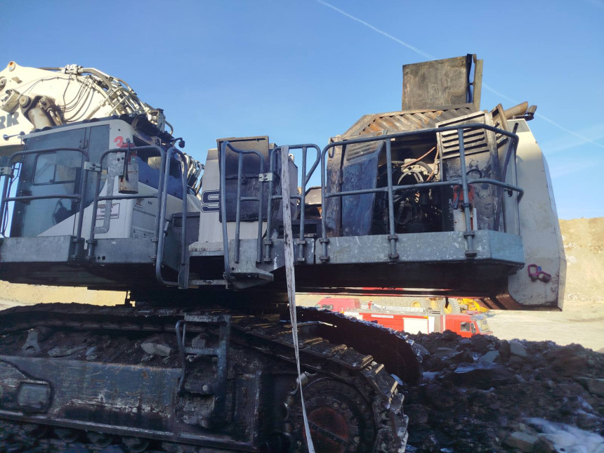 Избио пожар на багеру у руднику у Угљевику (ФОТО)