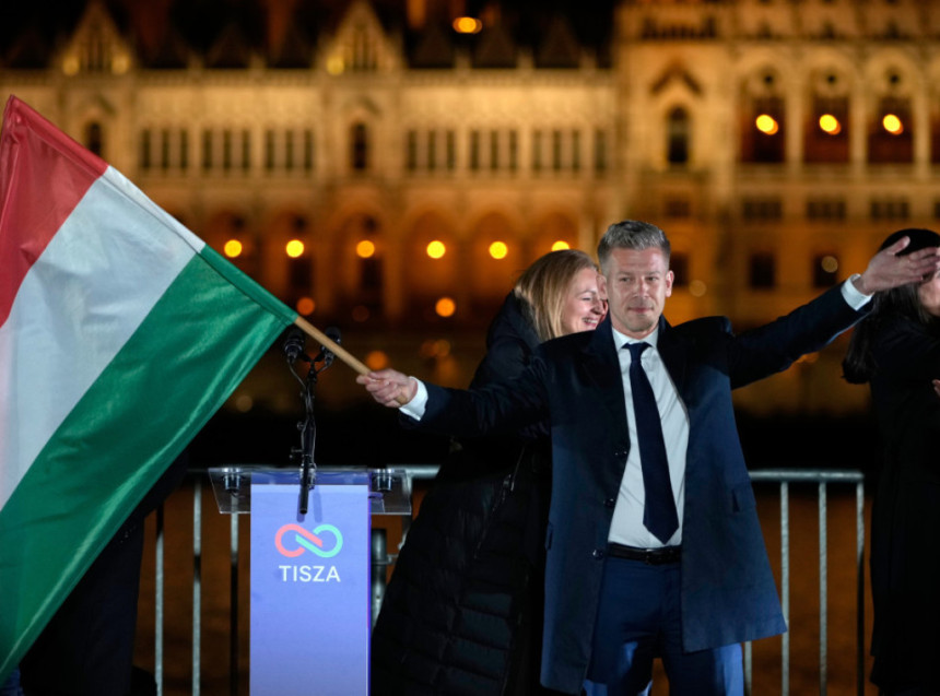 Kraj Orbanove ere: Peter Mađar vraća zastavu EU na parlament
