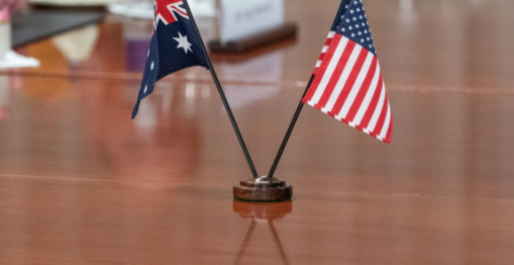 Kakav gaf: Australijske zastave postavljene umjesto britanskih pred posjetu kralja Čarlsa SAD