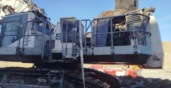 Избио пожар на багеру у руднику у Угљевику (ФОТО)