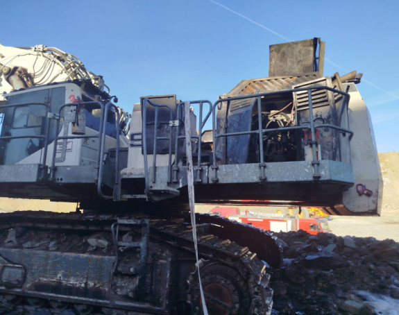 Izbio požar na bageru u rudniku u Ugljeviku (FOTO)