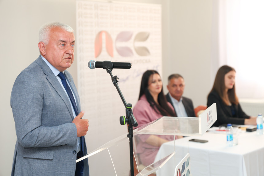 Куд Хрвати оком, СНСД, Жељка и Кошарац скоком!