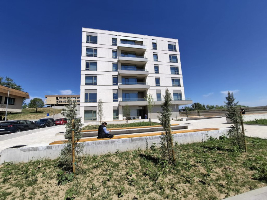 УКЦ: У објекту од 60 милиона марака нема ко да ради