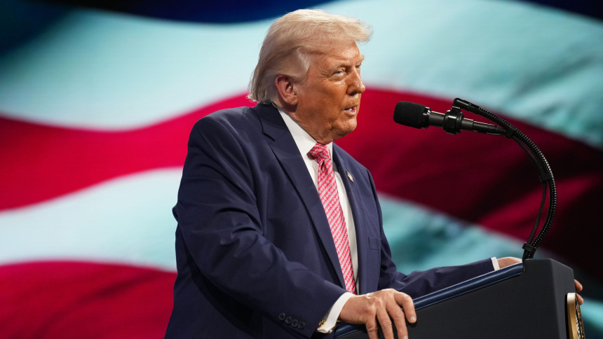 Трамп повећава царине на аутомобиле из ЕУ на 25 посто