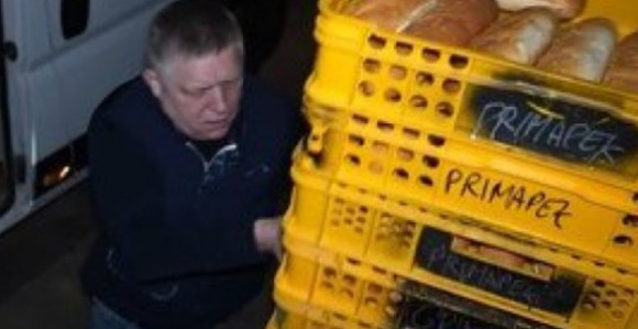 Fico se solidarisao sa radnicima, radio noćnu u pekari