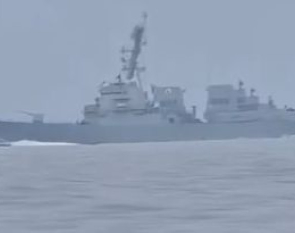 Iran tvrdi da je pogodio američki brod, SAD negira