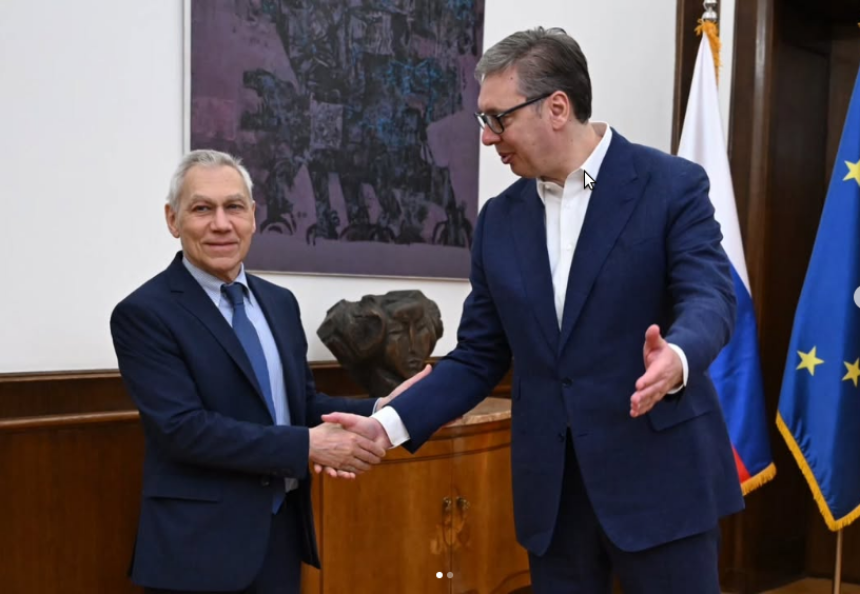 Vučić uručio čestitku za Putina povodom Dana pobjede