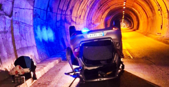 Višegrad: Vozilo završio na krovu, troje povrijeđeno