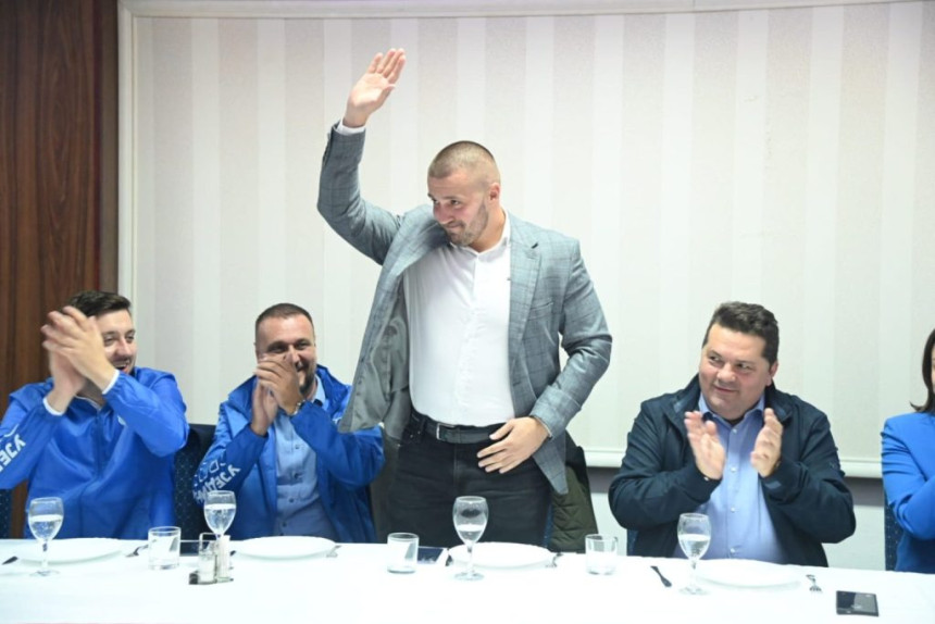 Мљекари на рубу опстанка, Агенција расипа новац на промоцију