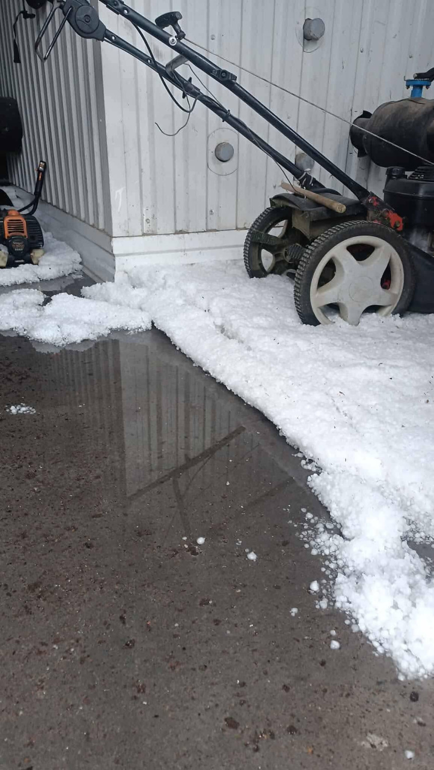 Град забијелио околину Градачца (ФОТО/ВИДЕО)