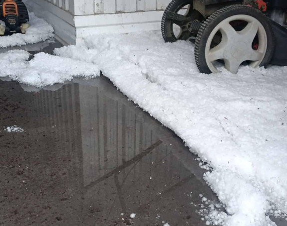Град забијелио околину Градачца (ФОТО/ВИДЕО)
