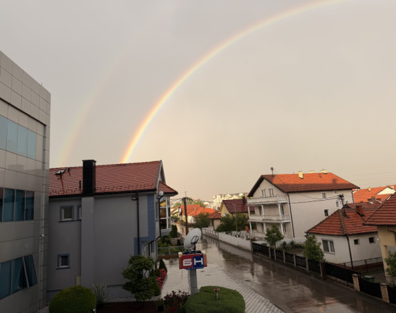 Nakon munja, nebo iznad Bijeljine ukrasile duge (FOTO)