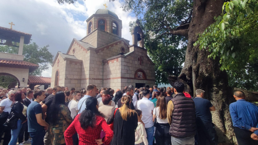 Велики број вјерника и ходочасника у родном мјесту свеца