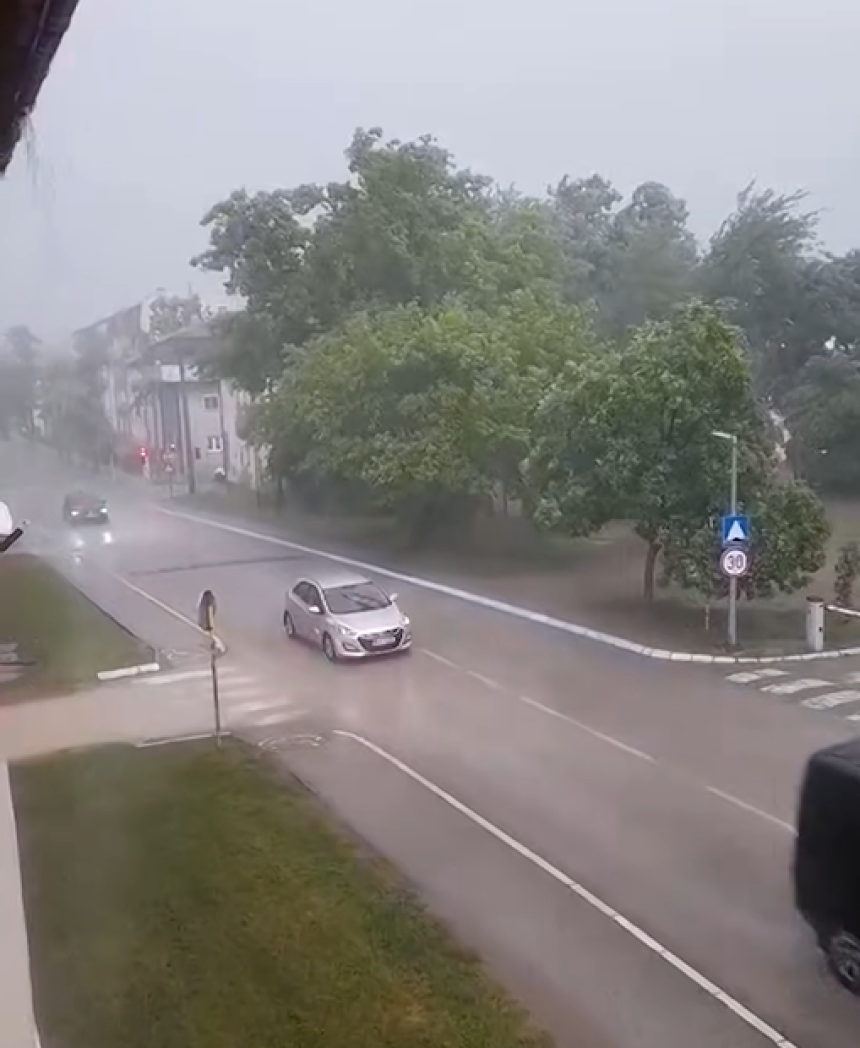 Nevrijeme praćeno snažnim vjetrom pogodilo Doboj